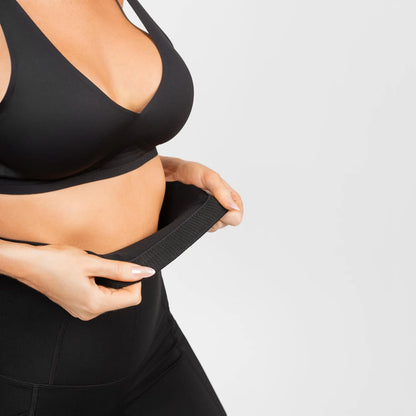 Calça modeladora cintura alta ajustando o abdômen e valorizando o corpo